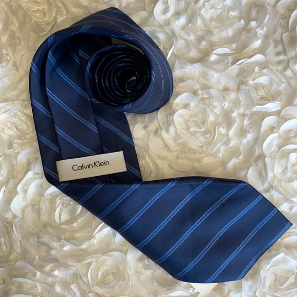 Calvin Klein Other - New Calvin Klein silk tie